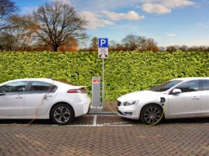 Popravak hibridnih i električnih automobila – anketa