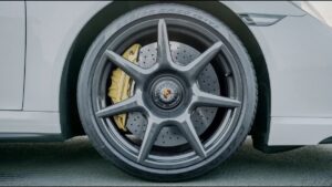 Naplatci od ugljičnih vlakana prema Porscheu