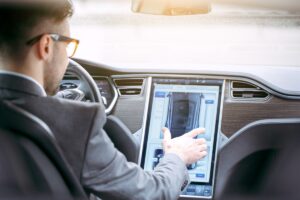 Dodirni zasloni u automobilima – inovacija ili problem?